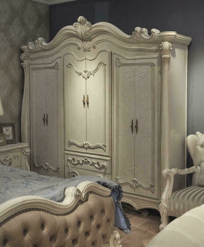 Classic antique style wardrobe cabinet wood wardrobe bedroom baroque