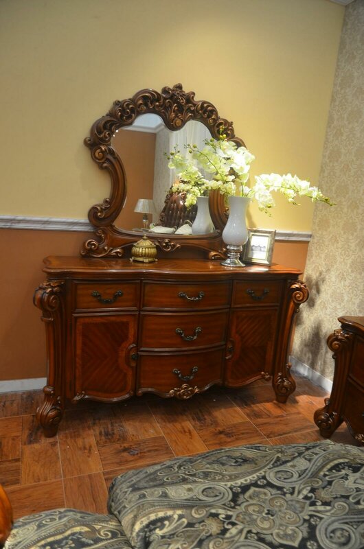 Baroque style made of real wooden set of chest of 5-sliding drawers & 2-swing doors & massive mirror