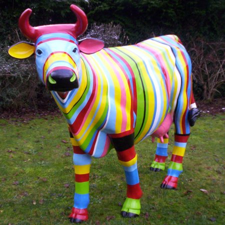 Designer Sculptures Abstract Modern Figure Statues Garden Cow Plastic Decoration