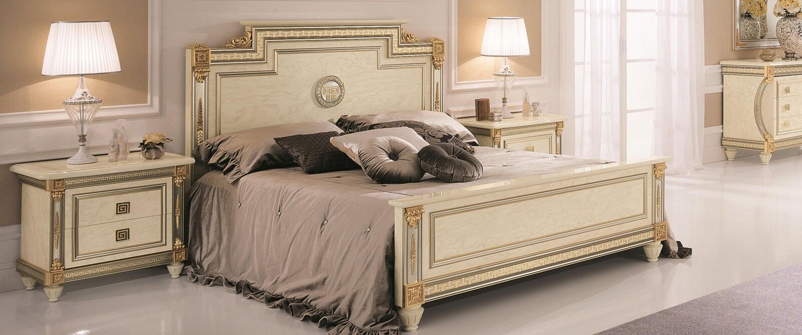 Royal bed 2x bedside tables bedroom set 3 pieces. Set of wooden beds New