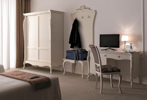 Classic bedroom complete set stool desk wardrobe 5 pieces.