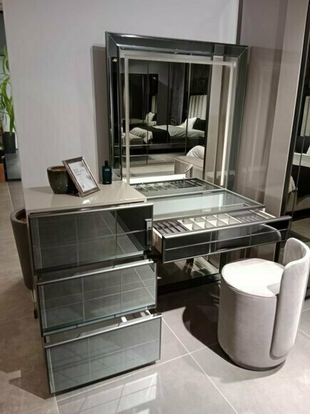 Modern Luxury Dressing Table with Elegant Stool 2pcs Console Table New Grey