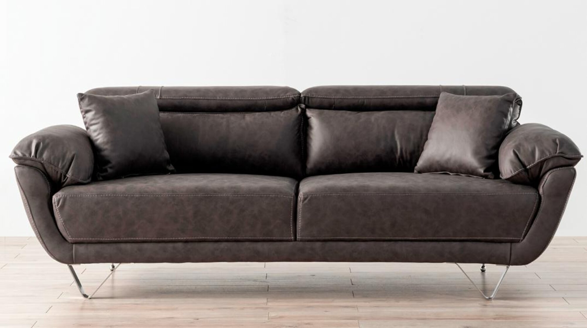 Modern 3-seater sofa in dark gray with metal legs for your living room.