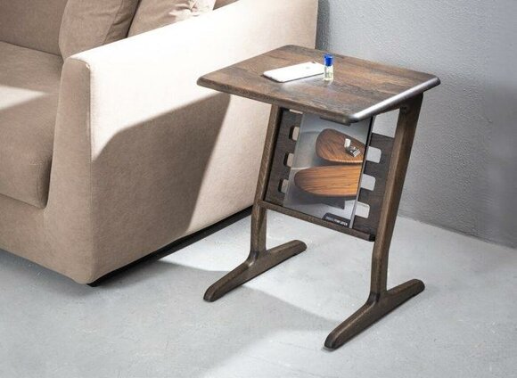 Modern accent: side table with a timeless look for your living area