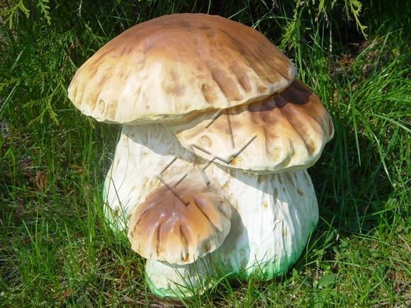 Natural colored decor garden sculpture of three mushrooms 25x26cm