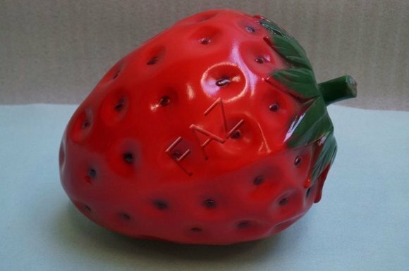 Gloss original colored decorative strawberry sculpture 40x30cm b393