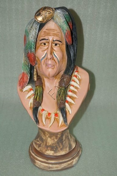 Decor figure designed as an old red indian bust on a wood 50cm