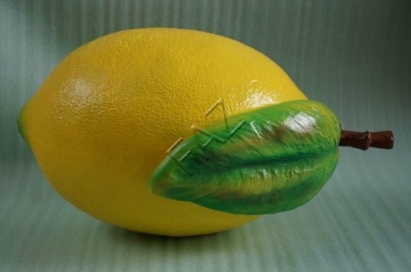 Full yellow original colored decorative limon figure 70x38cm b410