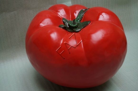 Red gloss an original colored decorative sculpture designed as a tomato 45x60cm b412