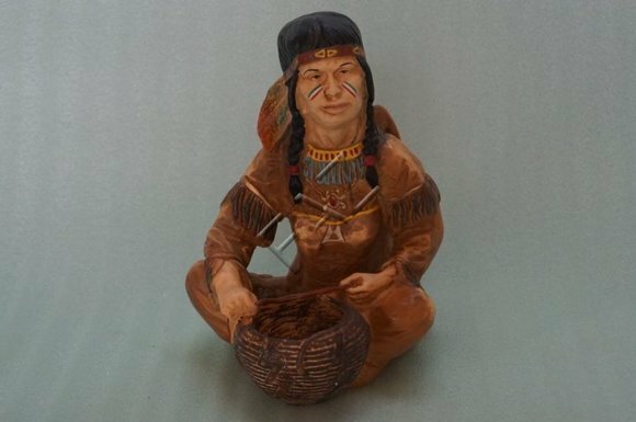 Sitting red indian dressed in a traditional suit with a vase 28x20cm