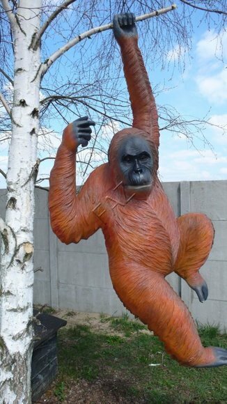 Decorative orangutan on a tree monkey figure for garden 240cm height