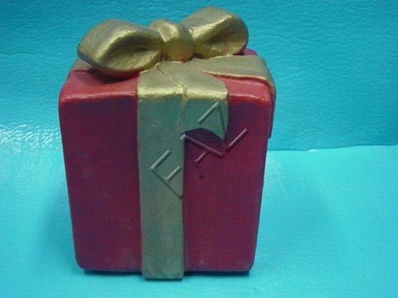 Decorative sculpture designed as gold red colored present 32x24cm