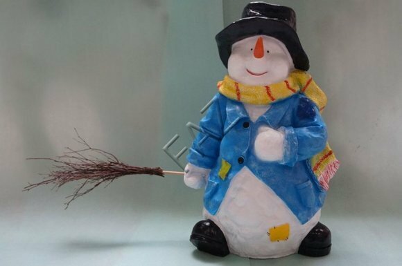 Decorative sculpture designed as a snowman in a blue jacket with a broom 75x50x40cm