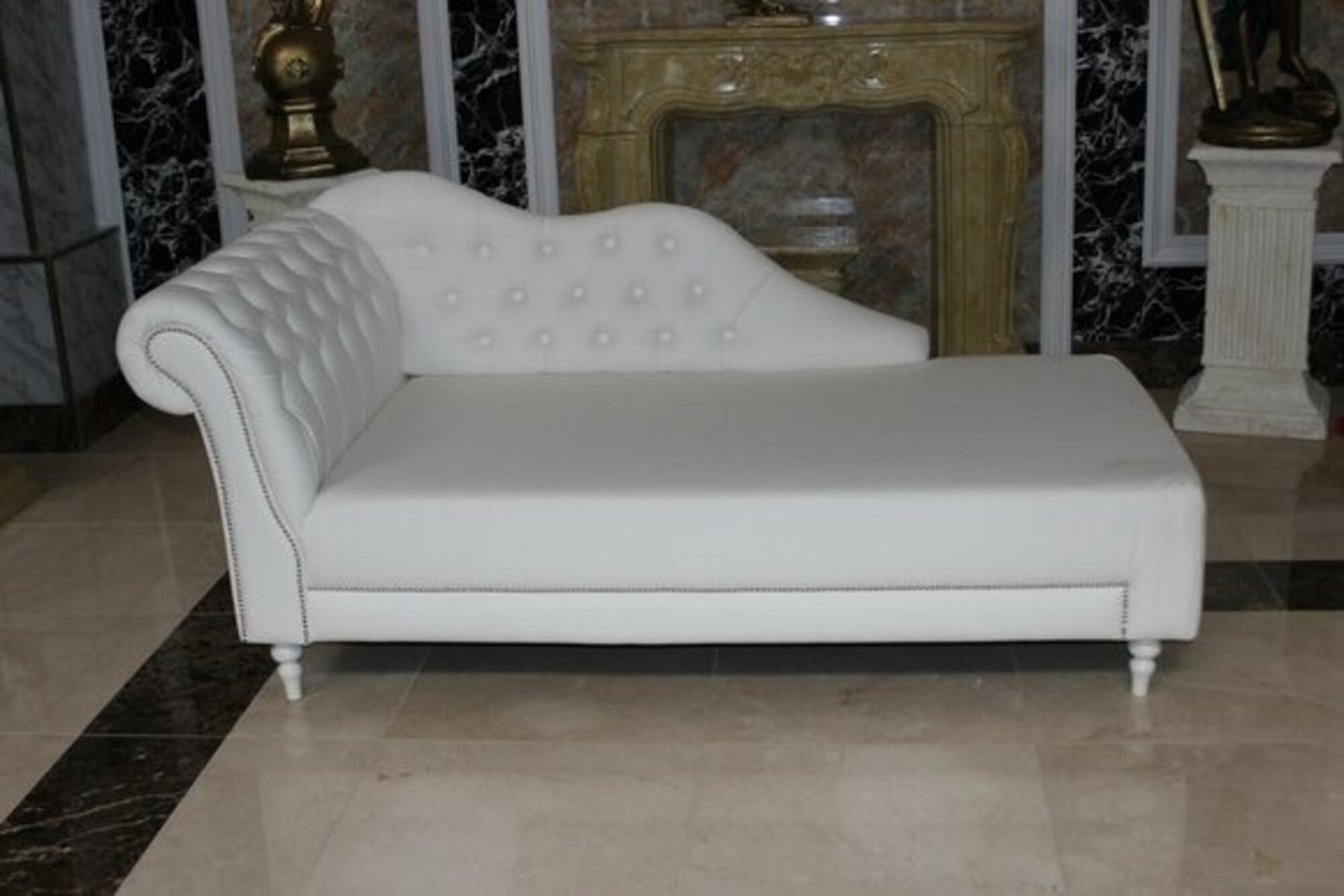 Lounge Chesterfield Sofa Lounger Upholstery Loungers Chaise Longues Club White New Immediately