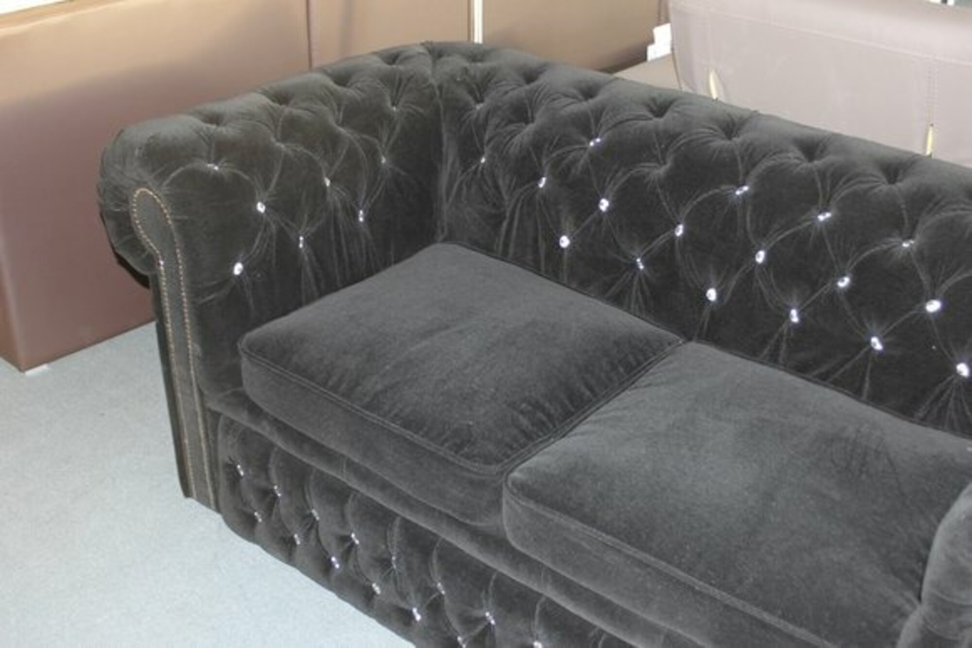 Chesterfield Designer Sofa 2 Seater Set Upholstery Couch Textile Fabric Stock Item with