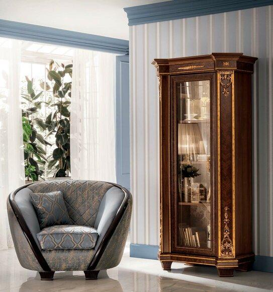 Living room wooden showcase with a glass swing doors & 4x shelves in classic baroque style