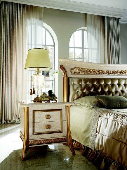 Bedroom bedside console with 2 swing doors in antique style italian furniture arredoclassic™