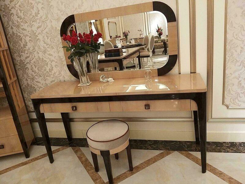 Modern style made of real wooden set of dressing table, stool & oval mirror