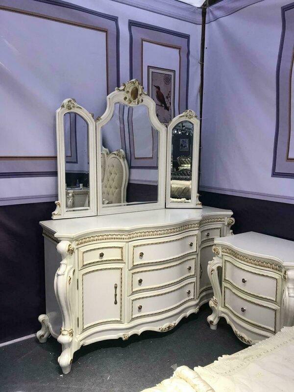 Baroque style made of real wooden set of dressing table & massive mirror