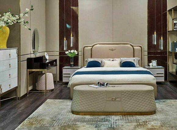 Luxury modern style bedroom set of double bed, bedside bench & 2x-bedside tables