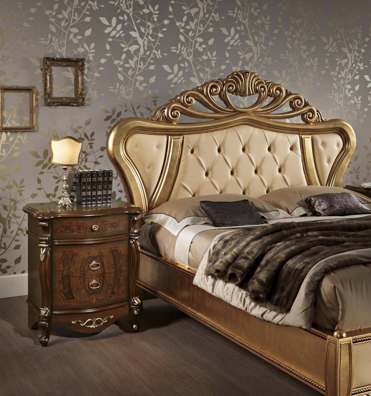 Double bedroom furniture design Italy Mobilificio Chesterfield beds New