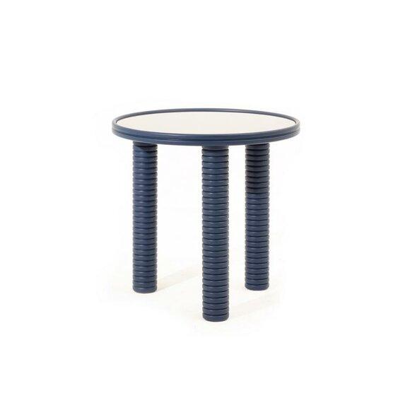 Compact side table in an elegant design - practical and stylish at the same time