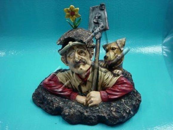 Decor figure designed as gardener inside of ground with a dog 41x48cm b269