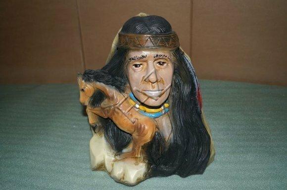 Decor figure of a red indians head with a horse on a wood bust 32cm