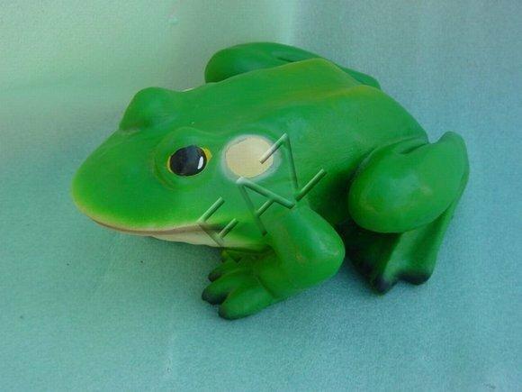 Bright gloss garden decorative sculpture as frog cub 11x23cm c436