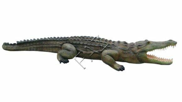 Decorative garden sculpture designed as crocodile figure 315 cm length